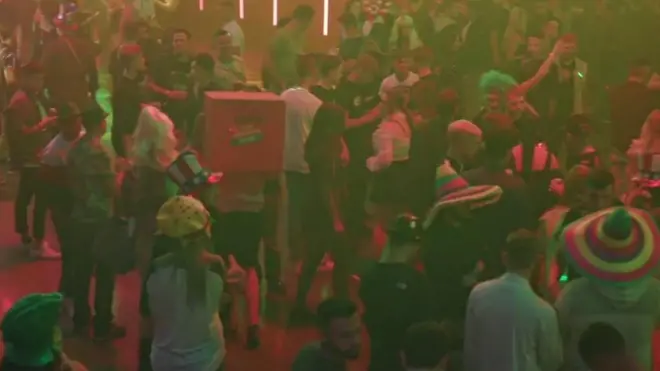 موسیقی والا لباس