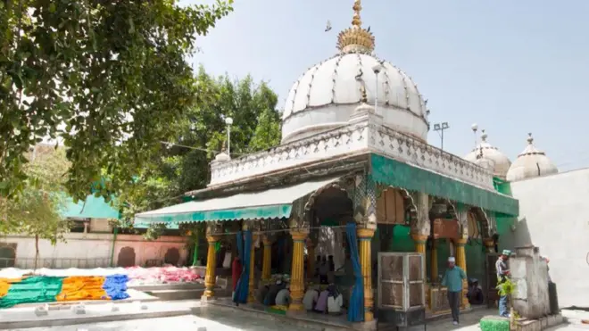 خواجہ بختیار کاکی کا مزار