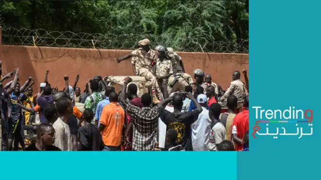 تطرح التطورات في النيجر تساؤلات حول الخيارات التي ستتخذها فرنسا لحماية مصالحها في الساحل الإفريقي، في ظل تقارير تفيد بتزايد النفوذ الروسي في المنطقة.