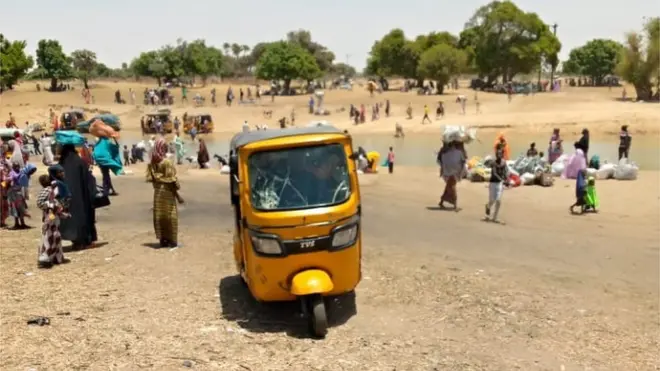 Civilians dey run enta Niger