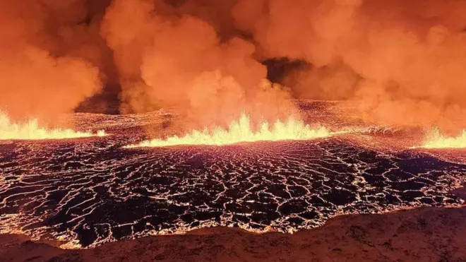 Erupción del volcán en Islandia.