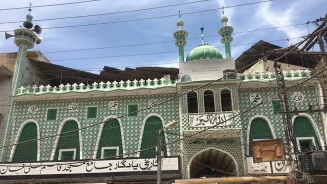 اس مسجد کے نام کے بارے میں متضاد اطلاعات سامنے آئی ہیں