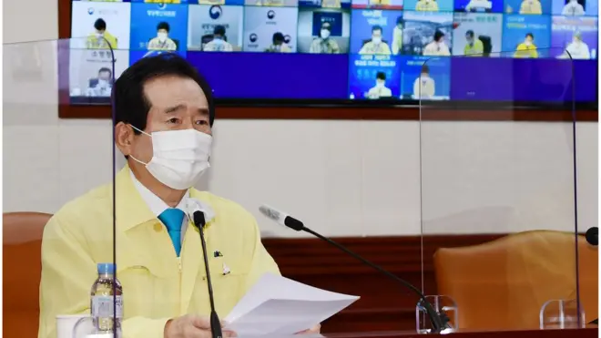 정세균 국무총리가 13일 오후 서울 세종로 정부서울청사에서 열린 신종 코로나바이러스 감염증(코로나19) 대응 중앙재난안전대책본부 회의에서 모두 발언을 하고 있다