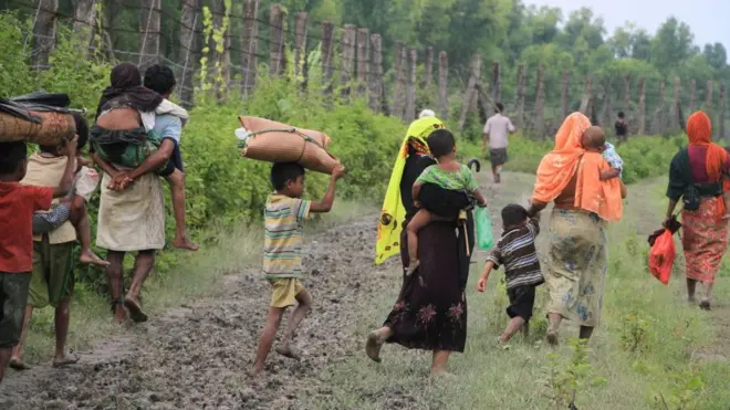 ၂၀၁၇ ခုနှစ် က မောင်တောဘက်ခြမ်း နယ်မြေရှင်းလင်းရေးကြောင့် ဘင်္ဂလားဒေ့ရှ်ဘက်ထွက်ပြေးတဲ့ ရိုဟင်ဂျာတွေ ( ပုံဟောင်း) 