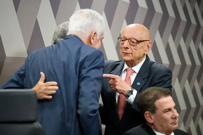 Esperidião Amin conversando com Otto Alencar, presidente da CCJ