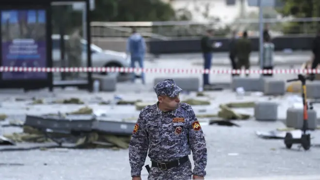 မော်စကိုမြို့မှာ ဒရုန်းတိုက်ခိုက်ခံရမှုအပြီး မြင်ရတဲ့ အပျက်အစီးတွေ 