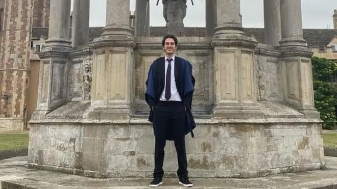 Кембриж университети талабаси Поли Кочи