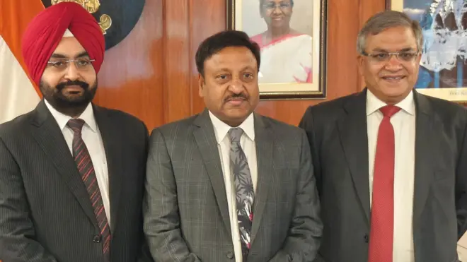 निवडणूक आयुक्त