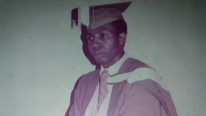 Tony Ubesie gụrụ akwụkwọ na Mahadum Naịjirịa dị na Nsụkka