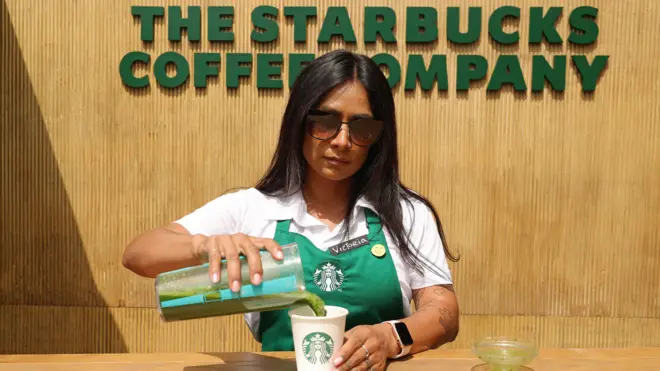 米最大級のフェス「コーチェラ」でドリンクを提供するスターバックスのバリスタ