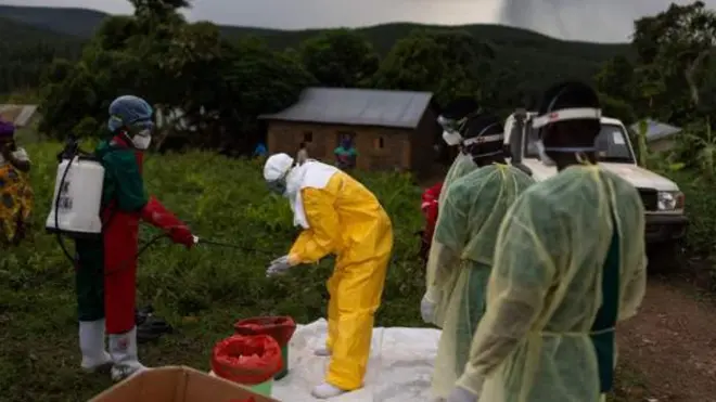 Abakozi bo mu buvuzi bo muri Uganda barimo kwisukuza imiti