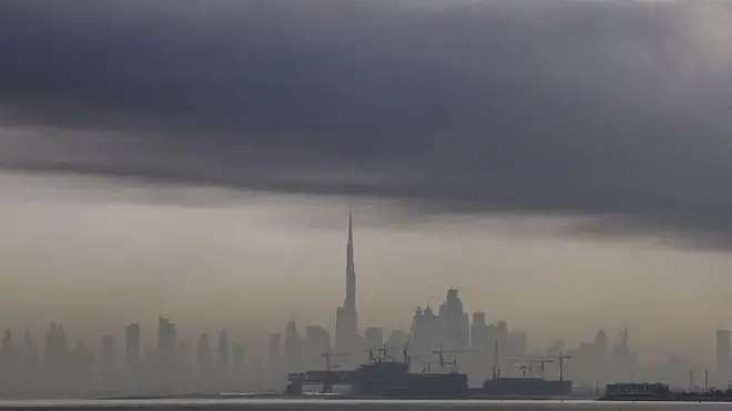 دود ناشی از حمله ایران به نقطه‌ای در دوبی