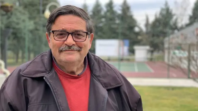 Васил Тупурковски дане радо проводи крај тениских терена