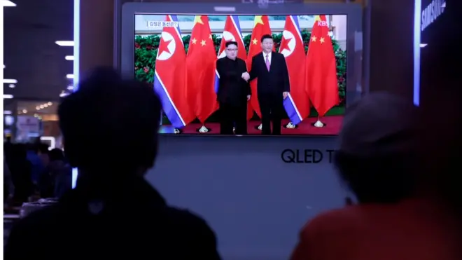 中国官方通讯社新华社的报道说，在为期两天的访问中，中朝两国领导人还谈及了朝鲜半岛局势。