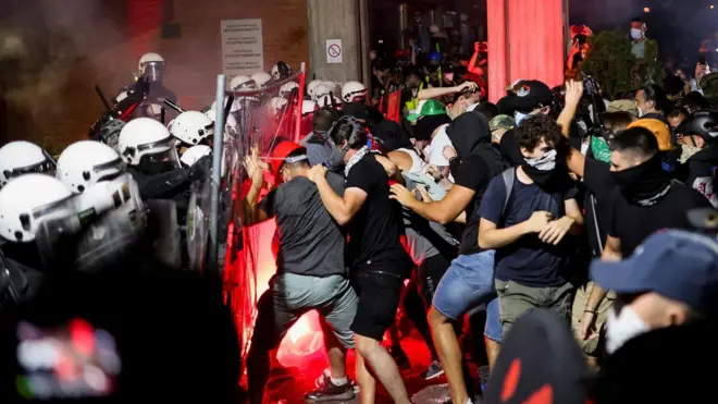 Okršaj demonstranata i policije