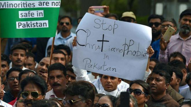توہین مذہب کا الزام، احتجاج 