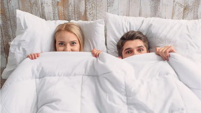 Пара в ліжку