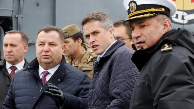 Уильямсон разговаривает с министром обороны Украины Степаном Полтораком