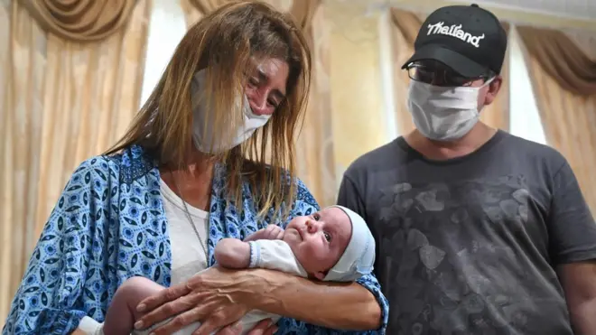 Аргентинка Андреа Вієс з чоловіком вперше побачили свого сина