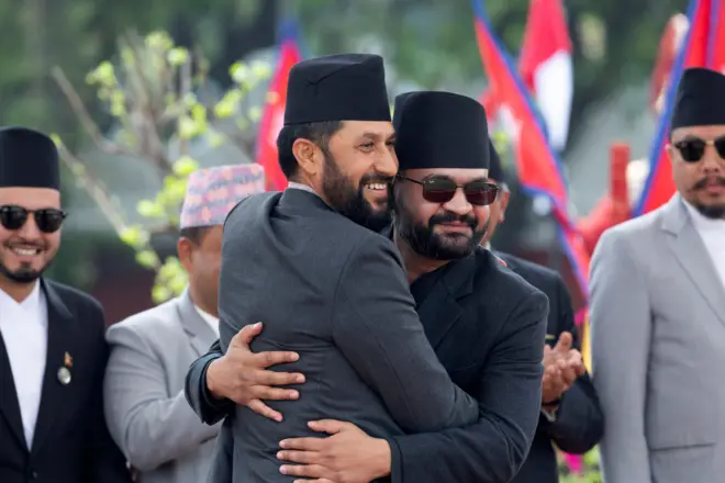 बालेन्द्र शाहलाई बधाई दिदैँ रस्वपा सभापति रवि लामिछाने 