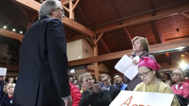 تحولت لقاءات بين نواب جمهوريين مع سكان مناطقهم الانتخابية إلى احتجاجات