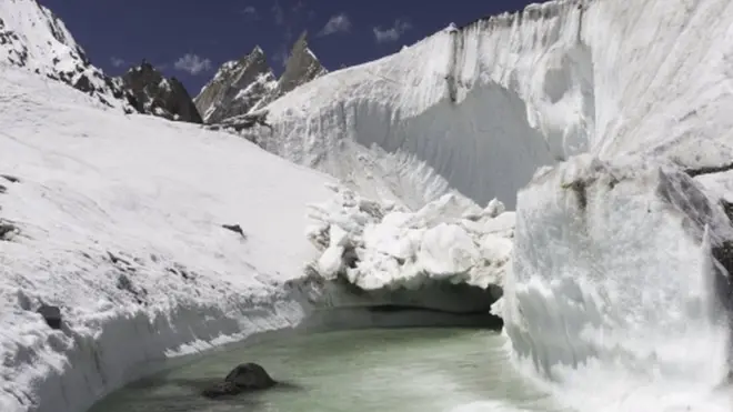 19वीं सदी की शुरुआत में जानवरों का एक अंग्रेज़ डॉक्टर तिब्बत पहुंचा. कहा जाता है कि डॉक्टर विलियम मोर क्राफ़्ट से पहले इस इलाक़े से सन 1715 में दो यूरोप के पादर गुज़रे थे