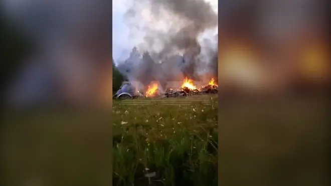Видео с места крушения самолета, где мог находиться Евгений Пригожин