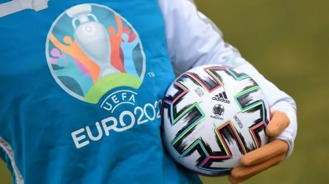 EURO 2020 maskotu Skillzy