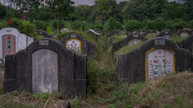 สุสานแบบจีน "ฮวงซุ้ย" ในสวนสุขภาพแต้จิ๋ว เขตสาทร