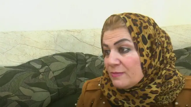 سكينة المرأة التي تحاول انقاذ أطفال تنظيم الدولة الاسلامية