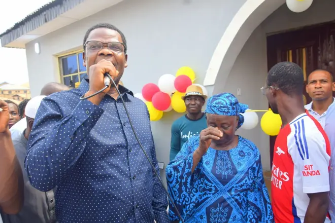 Oriyomi Hamzat, Iya Niwe àtàwọn èrò míì lásìkò ìṣílé tó kọ́ fún Iya Niwe 