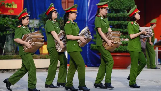 Công an trong một đợt khoan hồng tội phạm năm 2015