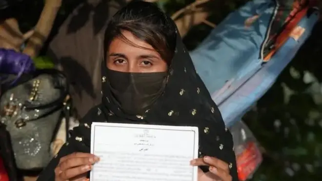 Nasdana anaripoti kuwa maafisa wa mahakama wa Taliban hawakumsikiliza, wakisema hapaswi kufika mahakamani kwa sababu ni 'mwanamke'.