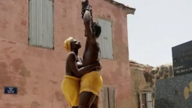 एक करोड़ बीस लाख से अधिक अफ़्रीकी मूल के ग़ुलामों को अमरीका में काम करने के लिए लाया गया था