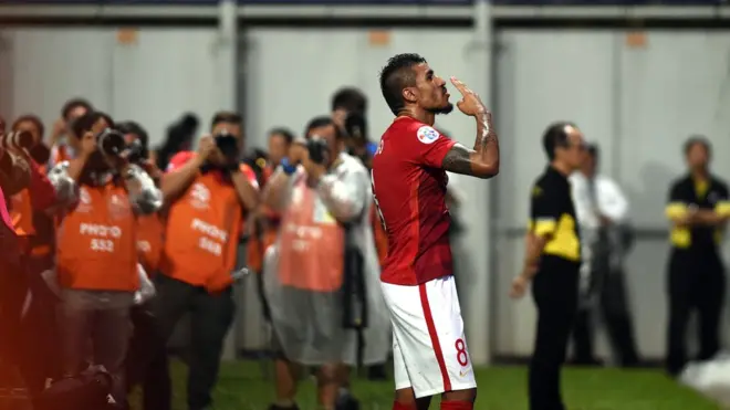 保利尼奧在比賽中取得兩個進球