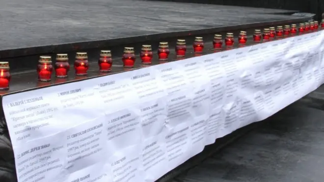 Поминальні свічки і прізвища загиблих журналістів