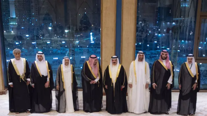 يرى البعض أن مشاركة قطر في قمم مكة بمثابة انفراجة في علاقات الرياض والدوحة