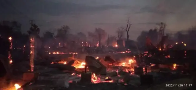 ခင်ဦးကနေ ဒီပဲယင်းအရှေ့ခြမ်းသွားတဲ့စစ်ကြောင်းတစ်လျှောက် ဖမ်းဆီး ခေါ်ဆောင်သွားပြီး ဒီကနေ့ ဒီဇင်ဘာ ၅ရက်အထိ ပြန်လွှတ်ပေးတာမရှိသေးဘူးလို့ ဆိုပါတယ်။ 