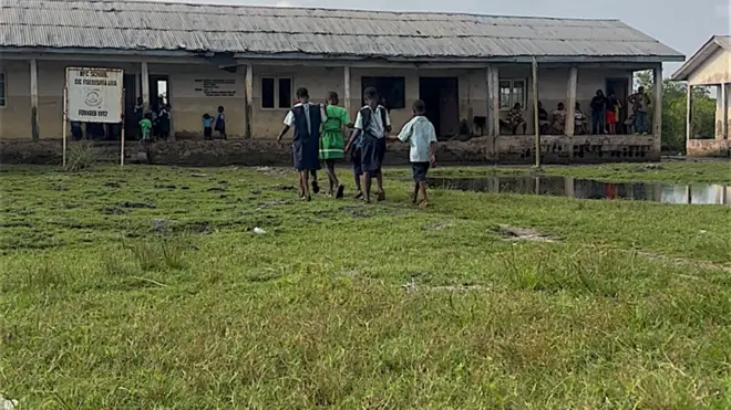 School children dey waka go dia class for one school for Rivers State