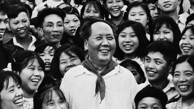 ประธานเหมา เจ๋อตุง กับนักเรียนจีนในปี 1959