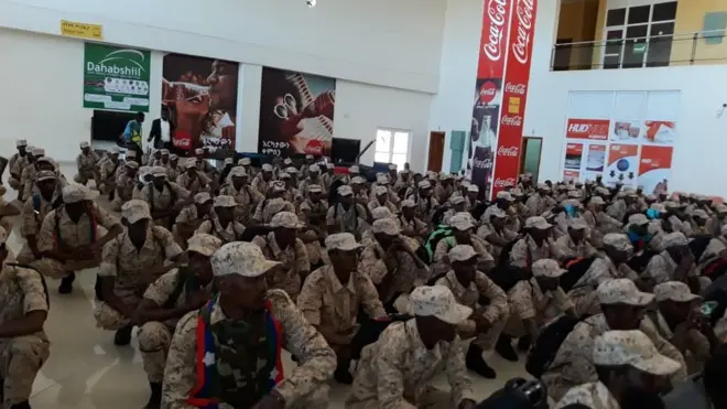 ብኣማኢት ዝቑፀሩ ኣባላት ግንባር ሓርነት ኦጋዴን ትማሊ ምስ ዕጥቆም ናብክልል ሶማሌ ከተማ ጅግጅጋ ኣትዮም