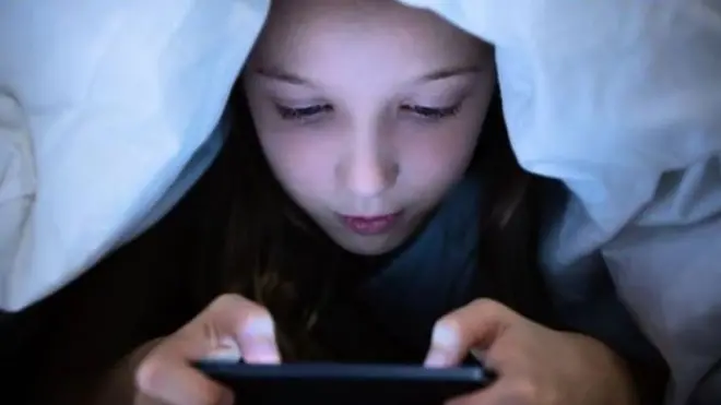 आफ्ना बालबालिकाले अधिकांश समय इन्टरनेटमा बिताए भन्ने दुखेसो गर्ने अभिभावकहरूको संख्या दिनहुँ बढिरहेको छ।