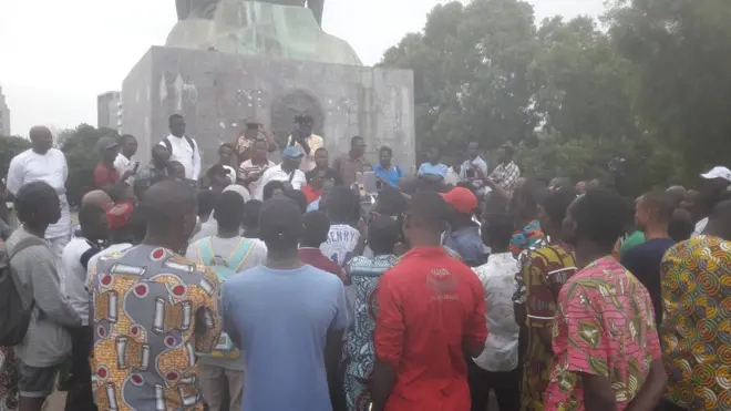 Les manifestants, ont à l'occasion, brûlé quelques coupures de 1000 et 500 francs CFA.