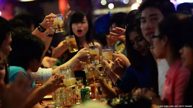 Quán nhậu sẵn hơn thư viện, học đường, sân bóng, rạp chiếu phim...