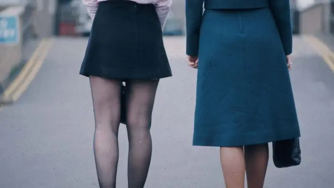 ممنوعیت پوشیدن دامن کوتاه