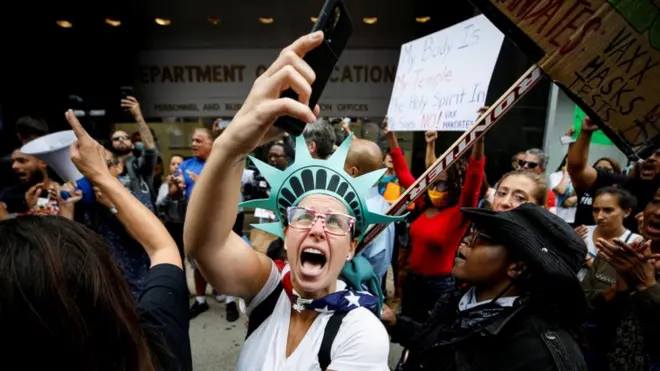 Протест проти примусової вакцинації вчителів у Нью-Йорку