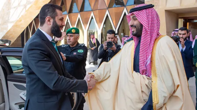 الشرع يلتقي ولي العهد السعودي محمد بن سلمان.
