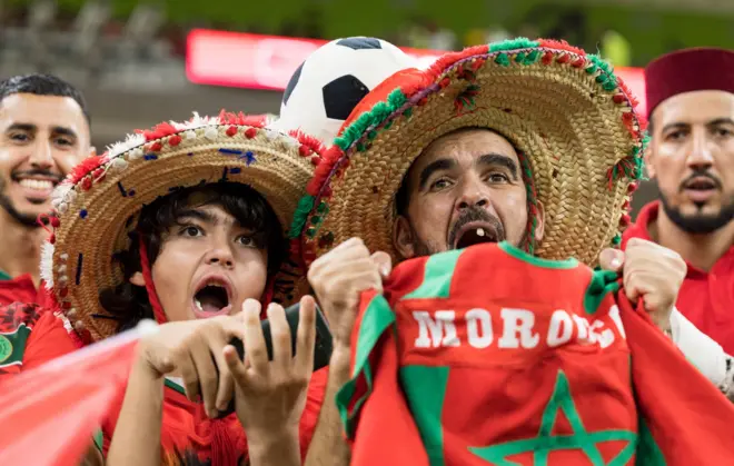 مشجعو منتخب المغرب خلال مباراته أمام كندا في كأس العالم 2022 في الدوحة