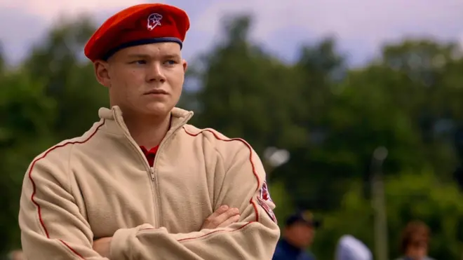 Мальчик в форме Юнармии