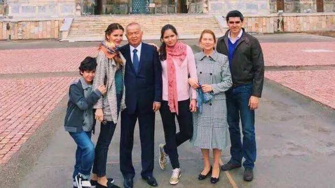 Лола Каримова ўз хабарига оилавий суратни илова қилган